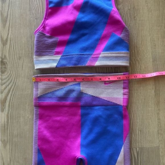 Nike Womens Icon Clash Set Bike Shorts and Top Sports Bra size small and medium - Picture 4 of 10